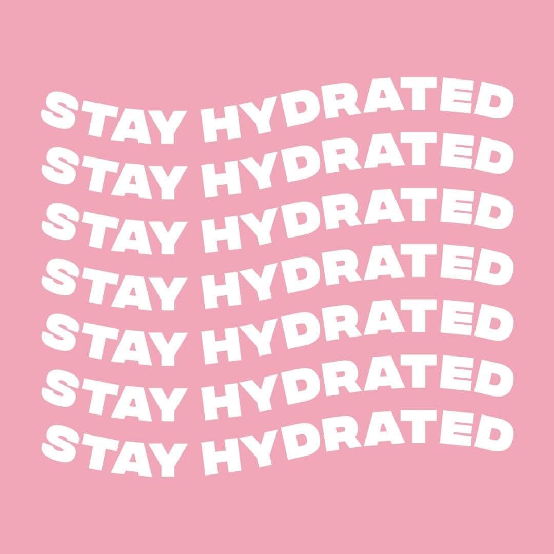 のインスタグラム：「Lots of resolutions, only one that matters. 💧​⁣ ⁣ #evian #evianwater #stayhydrated #positivedrops #2021goals」