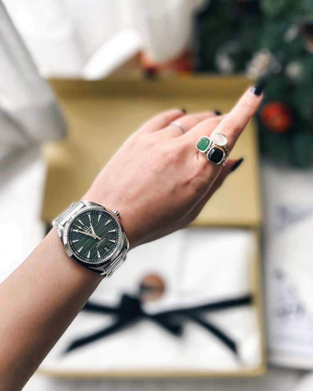 Ruby Kwanのインスタグラム：「Love this sun-brushed green dial. I matched it with a green ring. 💚 The horizontal “teak” pattern on the dial is inspired by the wooden decks of luxury sailboats. 😻✨⛵️ #omega  @Omega #Seamaster Aqua Terra 150M Co-Axial Master Chronometer 41mm  #rougeclosetxomega #omegahk #aquaterra」