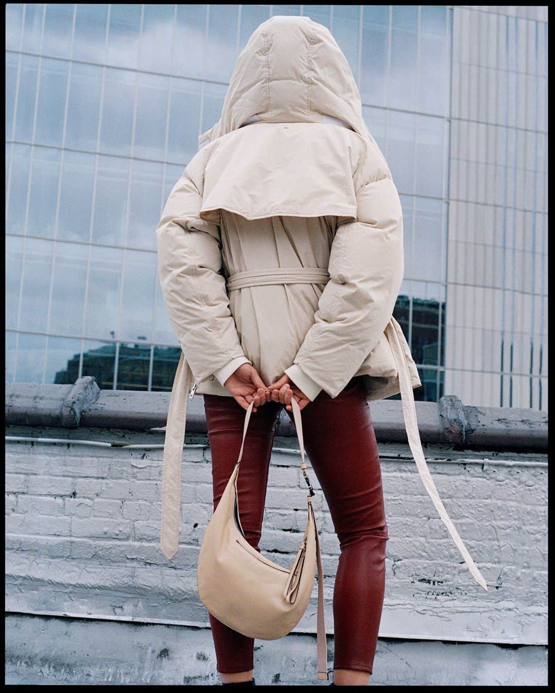 ラグ&ボーンのインスタグラム：「Turn around, every now and then we *wear the Donna puffer*.」