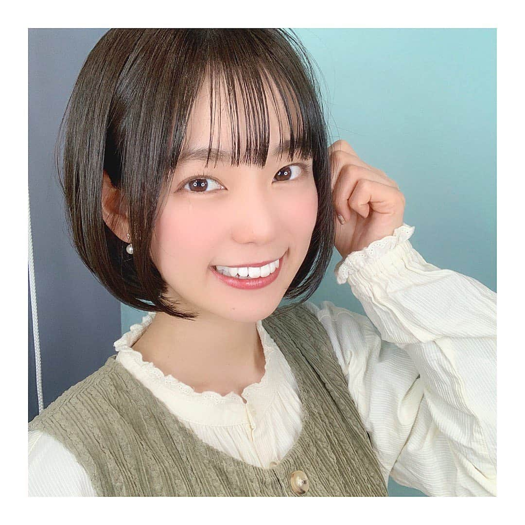 白石真菜さんのインスタグラム写真 - (白石真菜Instagram)「久しぶりに行ってきました😆 ありがとうございます！！！  髪の毛も切ってもらいました✨  色は #アマージュ ！！！  #代官山美容室 #ヘアアレンジ #代官山美容院 #平山勇貴 ‪‪ #前髪カット #前髪 ‪#ショート #ショートボブ #アディクシーカラー #アイドル #インナーカラー #ヒラヤマジック #恵比寿 #平山ユウキ #HIRAhair  #天使カラー #シンデレラトリートメント」1月15日 23時20分 - shiraishi_mana47