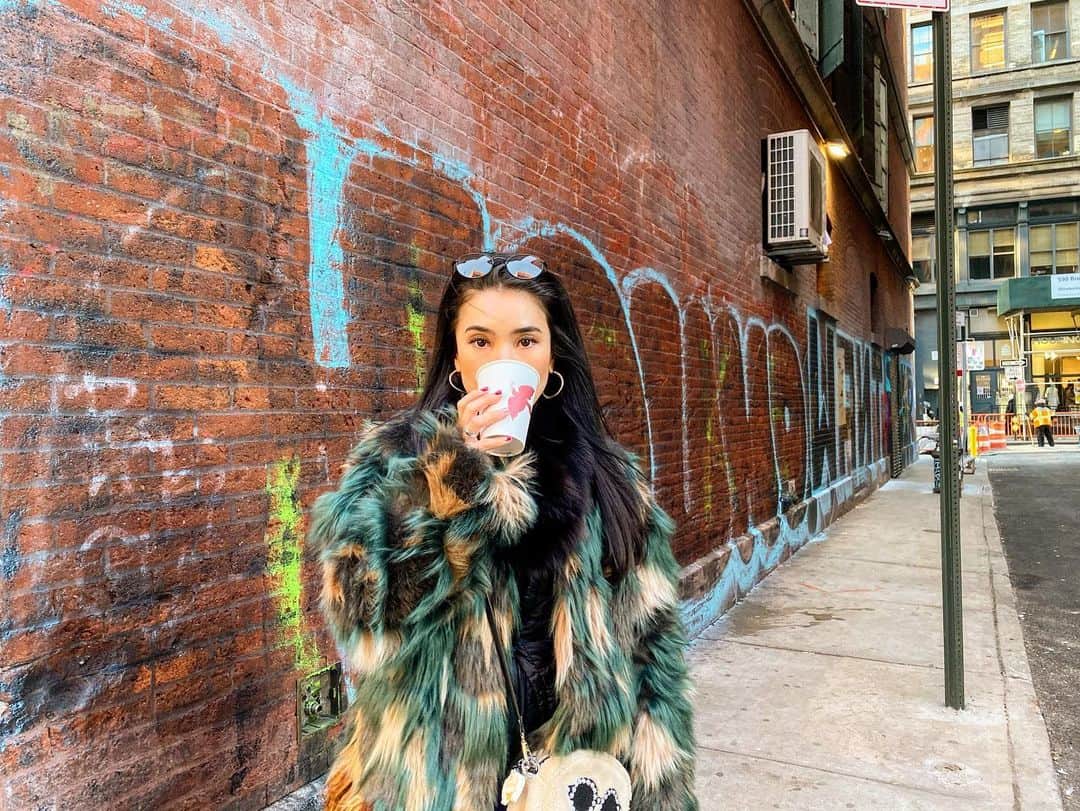 TiAさんのインスタグラム写真 - (TiAInstagram)「☕️2020.01...☕️  🔥 #newyork #ニューヨーク #happy #cafe #food #ny #海外 #drink #衝撃 #love #peace #travel #hotdog #sandwich #happiness #ゴスペル　#singing #art #followｍe #followforfollowback #outfit #fashion #street #coffee」1月15日 23時31分 - tia_singer
