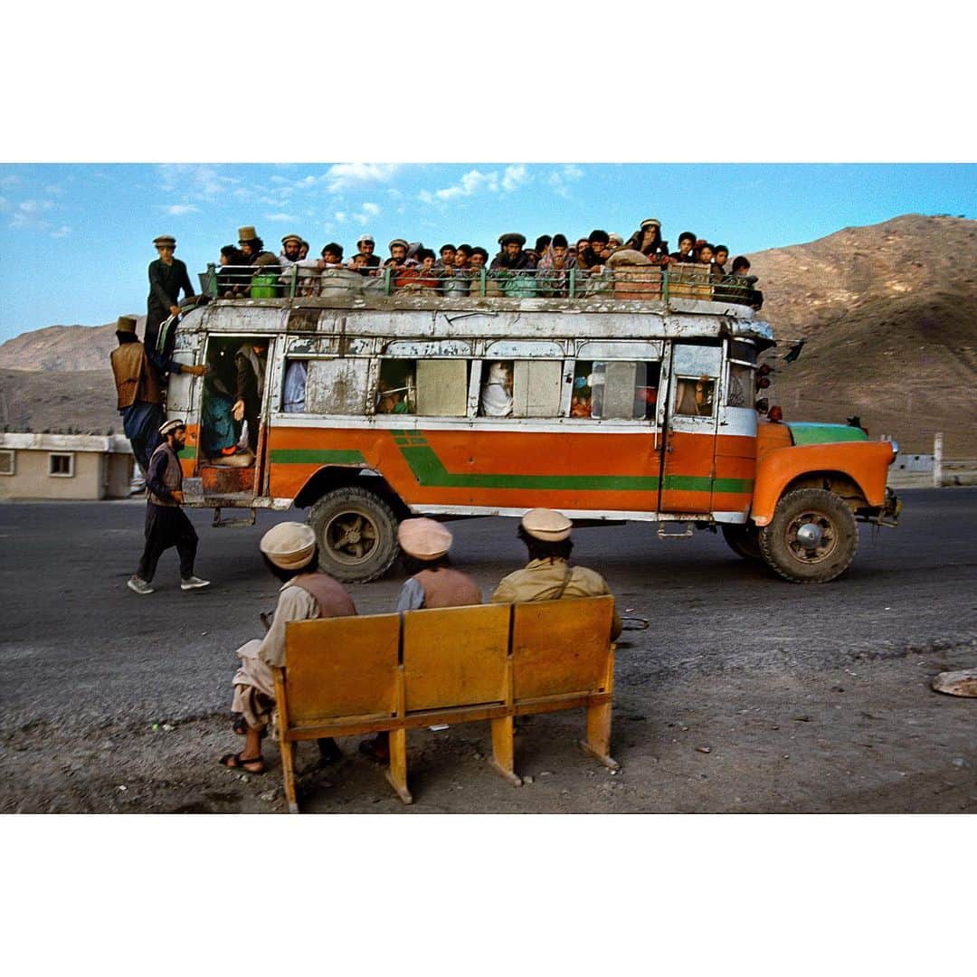 スティーブ・マカリーさんのインスタグラム写真 - (スティーブ・マカリーInstagram)「“Buses are the world's ride. They are more than a mode of transportation. They help all kinds of people get where they need to go.  In that sense, they are the great leveler.” - Kaye Earle  1st image: #Afghanistan, 1992. 2nd image: Grand Trunk Road, Afghanistan, 1992. 3rd image: #Kabul, Afghanistan, 2016.  #SteveMcCurry #SteveMcCurryAfghanistan」1月15日 23時29分 - stevemccurryofficial