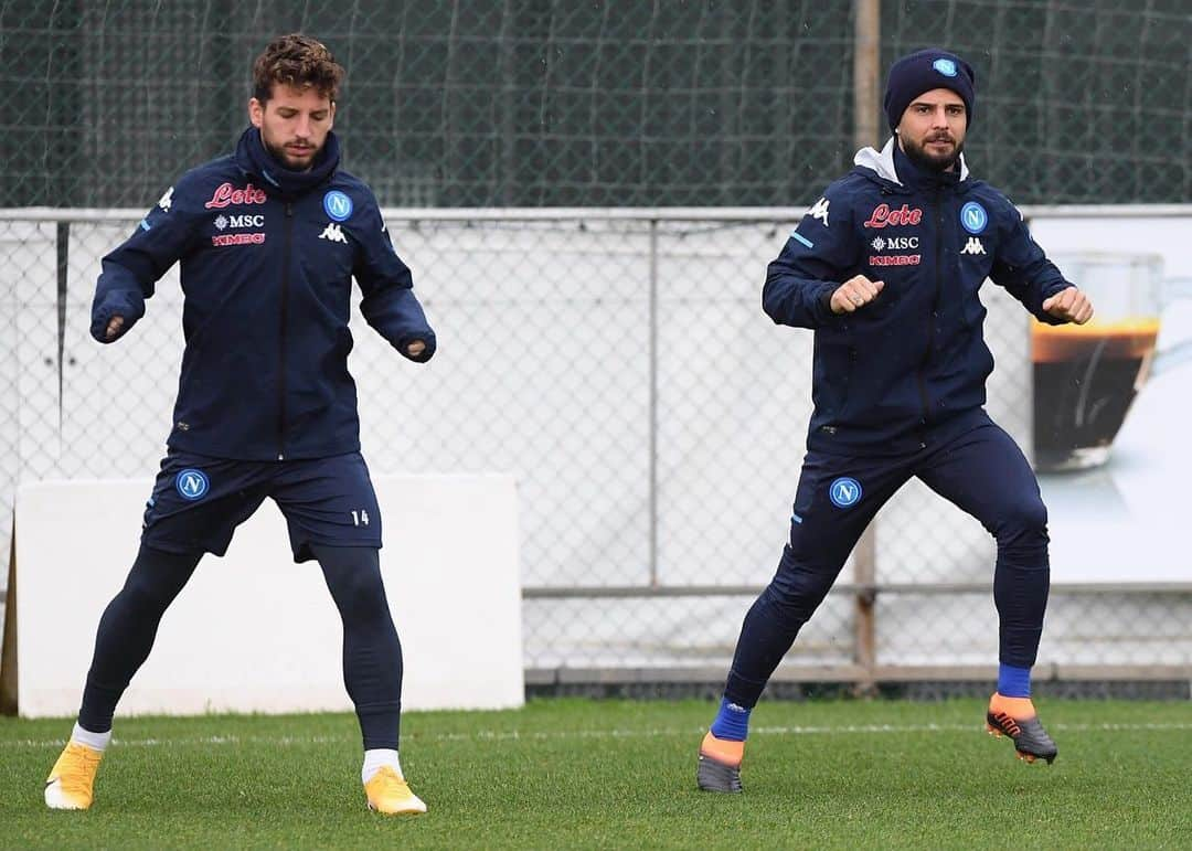 SSCナポリさんのインスタグラム写真 - (SSCナポリInstagram)「🏃‍♂️🌧 Training  💙 #ForzaNapoliSempre」1月15日 23時39分 - officialsscnapoli