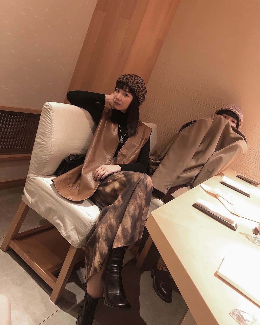 謝琦琦（Kiki）のインスタグラム：「友人減肥中不見人  背心/ @no.11official  裙子/ @hi_pattis  外套/ @tnf_urbanexploration_taiwan」