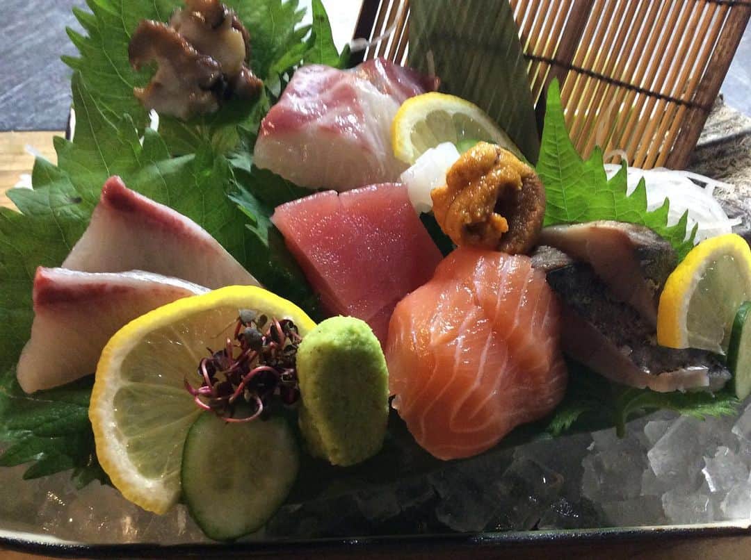 魚舟 のインスタグラム：「こんばんは 魚舟本町店です  明日明後日はお休みさせて頂きますが月曜日からはランチから営業致しますので是非ご来店お待ちしております✨  #魚舟#刺し身定食 #刺し身盛り #鮮魚#うまいもん#魚#ランチ」