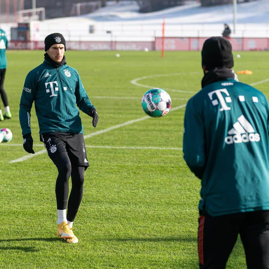 レオン・ゴレツカさんのインスタグラム写真 - (レオン・ゴレツカInstagram)「VerARBEITEN ‼️ @fcbayern #backontrack」1月15日 23時54分 - leon_goretzka