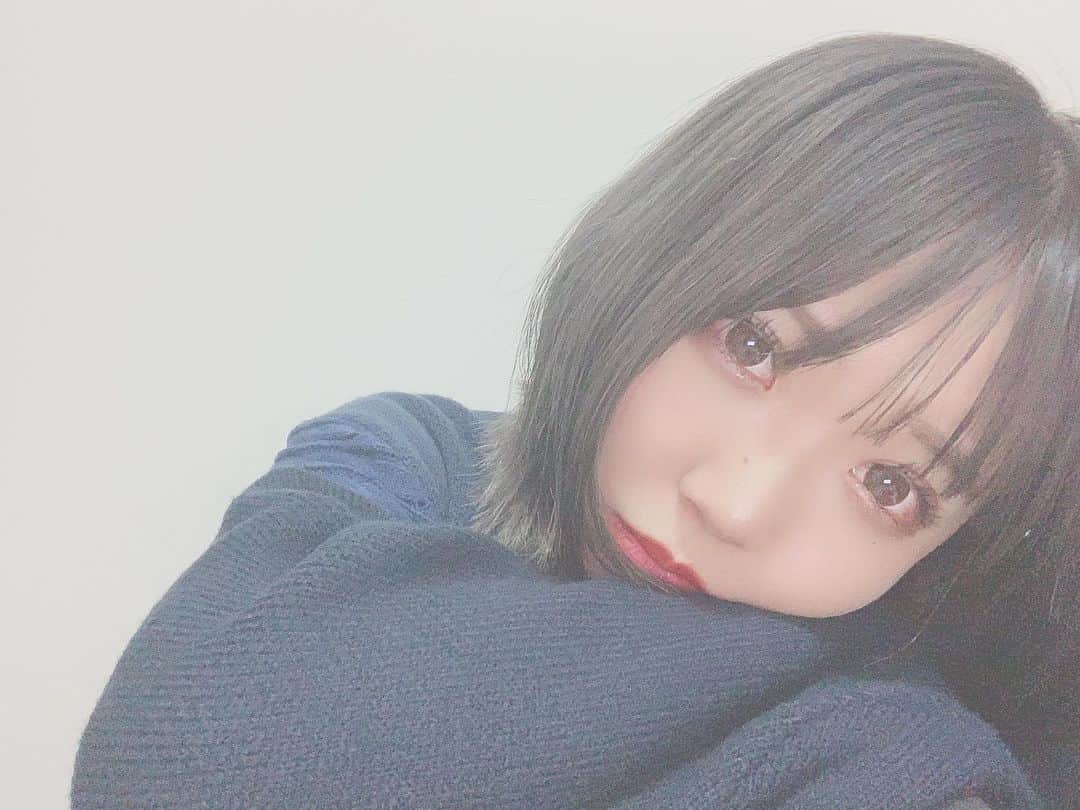 桑名利瑠のインスタグラム：「. . . やりたい事たくさん。 この期間で、たくさんする！！！！！ . . . #makeup #make #instafashion #instagood #おうち時間 #おうちで過ごそう #followｍe #followforfollowback #selfie #selca #ショートボブ #goodnight #ニットコーデ」
