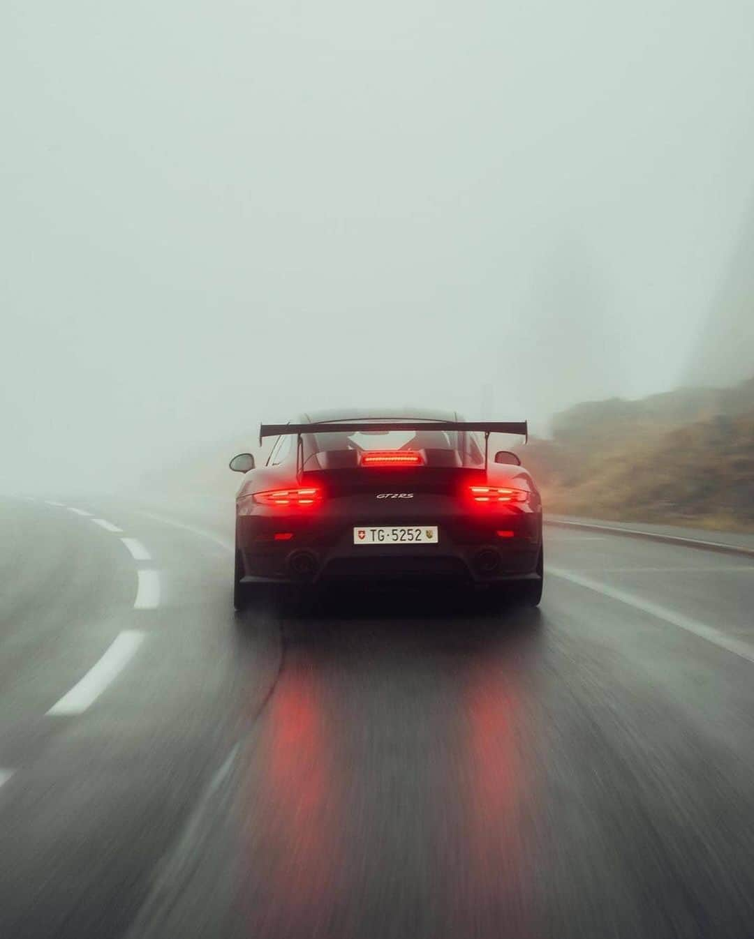 Kik:SoLeimanRTさんのインスタグラム写真 - (Kik:SoLeimanRTInstagram)「Porsche GT2RS Photos by @blekoshots 🔥◾️🔴🔵🔸   #cars #car #carporn #carsofinstagram  #luxury #supercars #supercar #auto  #love #speed #photography #jdm #racing  #carlifestyle  #sportscar #instacar  #instacars #drive #turbo #exoticcars #instagood #luxurycars #drift #instagram  #race   #photooftheday #vehicle #wheels  #sportscars  #carinstagram」1月16日 0時03分 - carinstagram