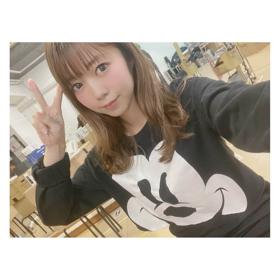 大庭彩歌さんのインスタグラム写真 - (大庭彩歌Instagram)「ミッキーちゃんで稽古してるよーん🥳 今日はソロの取材もして頂きました！ お楽しみに💖💖 ・ ソロライブの発売日🎫 ゲットしてくださいね！！！」1月16日 0時09分 - ooba__ayaka