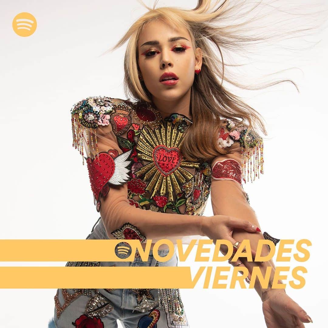 Danna Paolaのインスタグラム：「¡Esta por todos lados! #KO 🥀 También somos cover en #NovedadesViernesLatinoamérica 🔥 #NovedadesViernesPerú 🇵🇪 y #NovedadesViernesArgentina 🇦🇷」