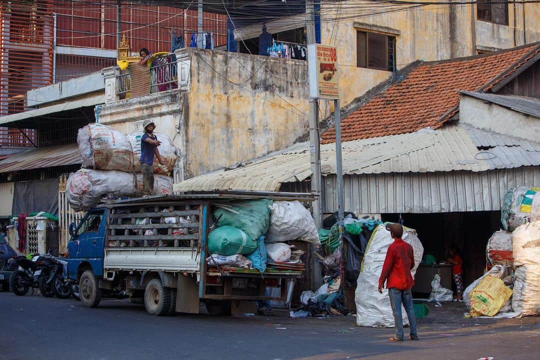 Shunsuke Miyatakeのインスタグラム：「5PM in Phnom Penh, essential persons」