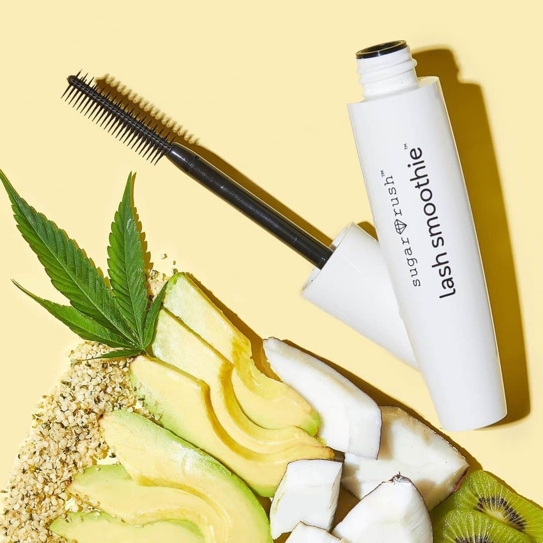 Tarte Cosmeticsさんのインスタグラム写真 - (Tarte CosmeticsInstagram)「Our NEW @sugarrush lash smoothie volumizing hemp mascara is like a green smoothie for your lashes 🙌 This baby is infused with a nutritious blend of lash-conditioning ingredients! 🥑 formulated with our green queen™ complex: 6+ conditioning oil blend of hemp, castor, coconut, kiwi, avocado & baobab (1 of the most nutrient-packed foods in the world, btw) + plant waxes 🥥 dual-sided brush: short bristles to separate & define, long bristles to volumize & curl Shop now on tarte.com & @ultabeauty. #crueltyfree #sugarrush #sugarsquad #vegan」1月16日 0時34分 - tartecosmetics