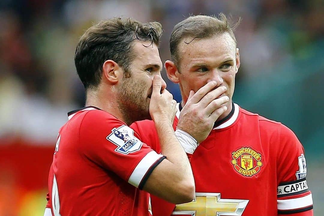 フアン・マタのインスタグラム：「- “Wayne you are a LEGEND and I will always feel grateful and lucky to have played with you”.   - “Ok Juan”  - “No, really. Thanks for everything Wazza, I’m very proud to say that I’ve played with the legend himself”.   - “Ok sure Juan, I’m taking this free kick”  - “Mmm... ok”   One of the greatest. Congratulations on your incredible career Wazza. What a player... Good luck on your next chapter 🙌❤️🔴 @manchesterunited @waynerooney」