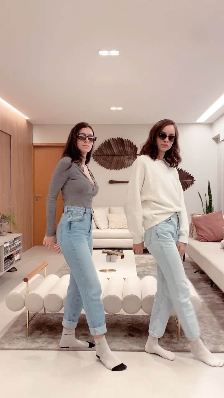 のインスタグラム：「Well well well, look who decided to do a tik tok ..   And also, Hello Friday! 🙋🏻‍♀️ @amandagrothe」