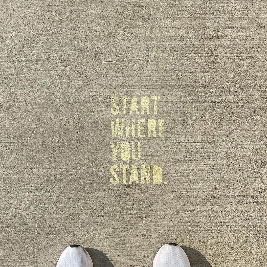 アンジー・マルチネスのインスタグラム：「went for a walk and caught me a lil gem in the street. 💎 i felt that. #startwhereyoustand #runYourOwnRace ✌️」