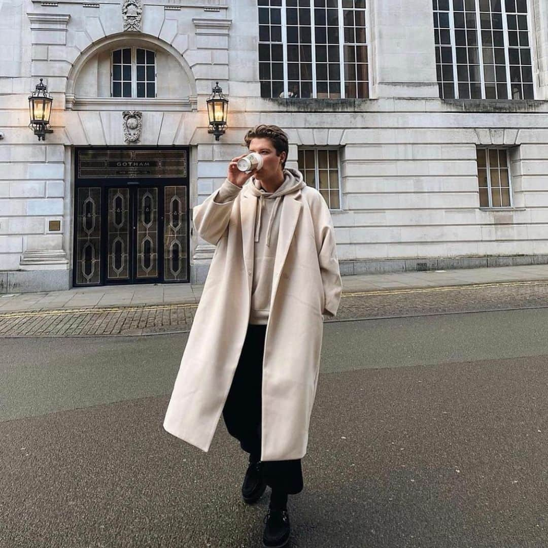 Men's Fashion Postのインスタグラム：「Friday ☕️ @itsbenwalker」