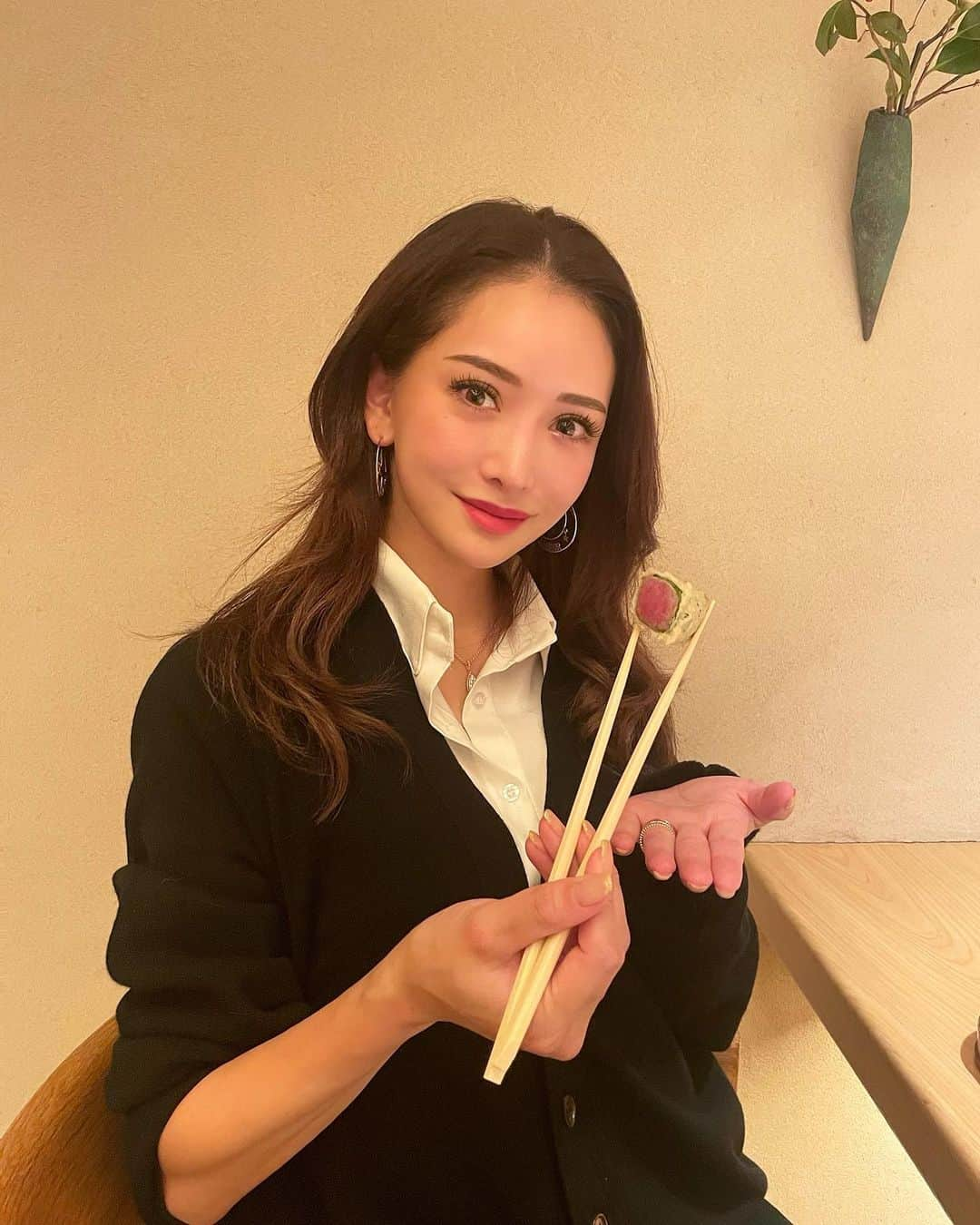 伊東亜梨沙さんのインスタグラム写真 - (伊東亜梨沙Instagram)「大好きなたきやへ🍤 シーズン毎に行けてて幸せ🤤 天麩羅なのにあっさりしてるから毎回ぺろりと完食できる🐷 美味しいご飯は本当に幸せの源💗 . . 少しでも多くの飲食店が無くならないでほしいな😭 . . #たきや #たきや麻布十番 #東京グルメ #tokyogourmet #予約困難店 #foodie #ありログ #麻布十番グルメ #foodstagram」1月16日 0時54分 - arisa__917m