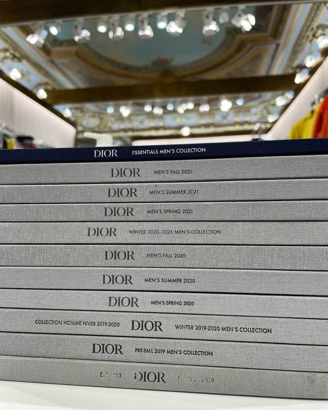 キム・ジョーンズのインスタグラム：「@dior Collection 12 coming 22 nd January  2 pm Paris time on dior.com」