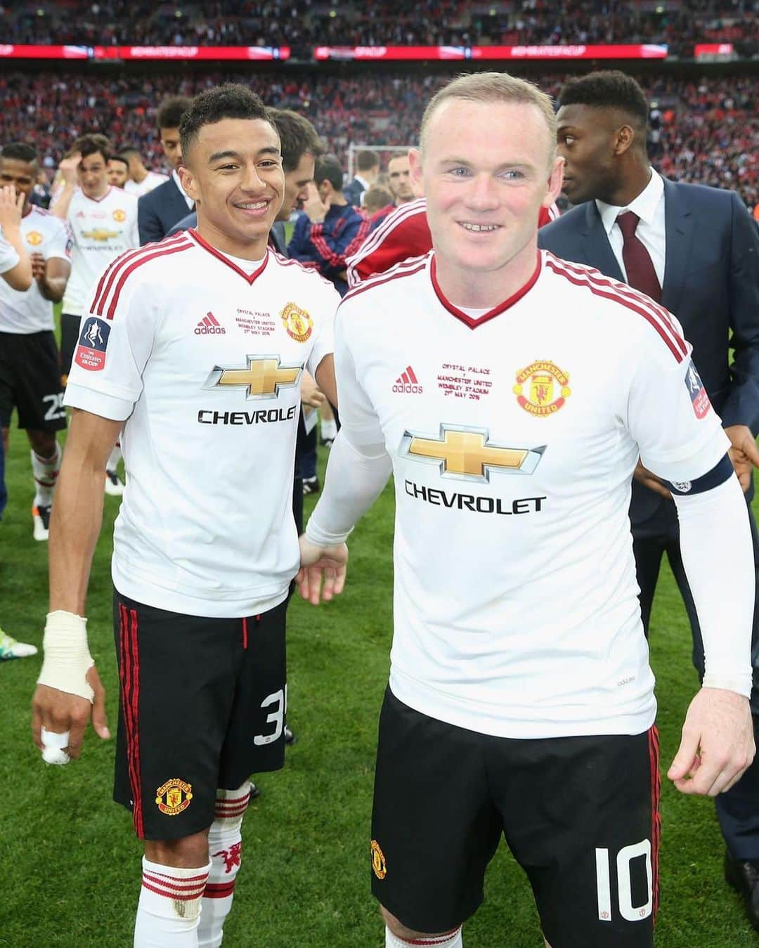 ジェシー・リンガードさんのインスタグラム写真 - (ジェシー・リンガードInstagram)「Happy Retirement To The Legend @waynerooney 👑 Shared Many Great Memories And It Was Pleasure To Play Along Side You 🤝❤️」1月16日 1時06分 - jesselingard