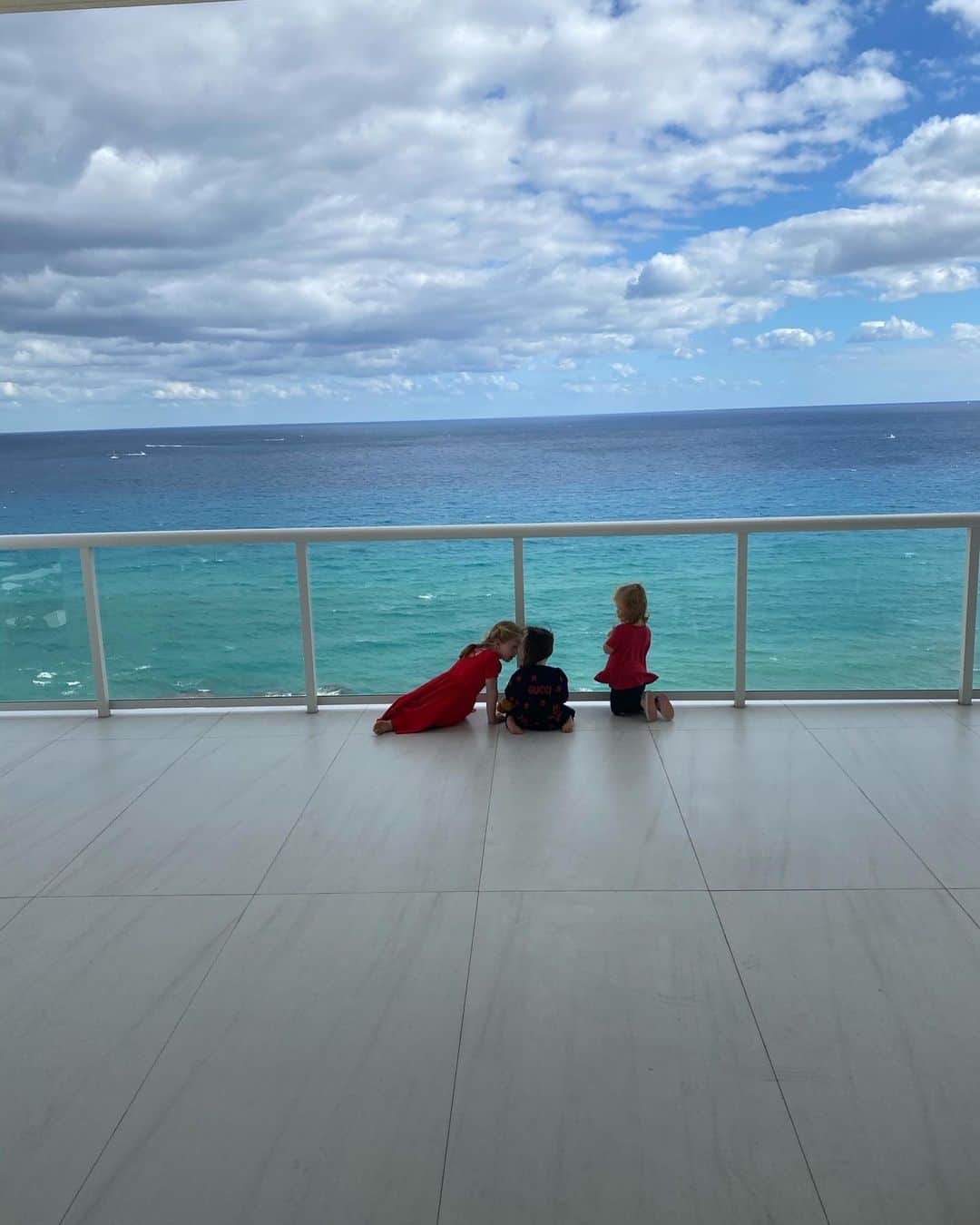 ケイト・アプトンのインスタグラム：「Cousin love 💕」