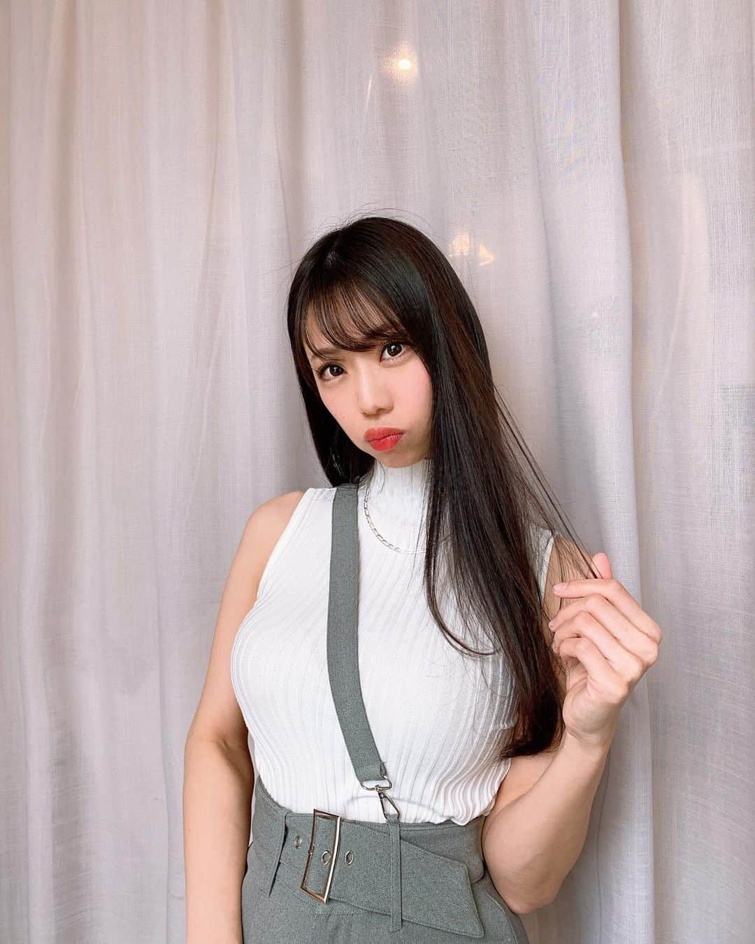 鈴木ふみ奈さんのインスタグラム写真 - (鈴木ふみ奈Instagram)「New nail♥  ニュアンス細めフレンチ シンプルなデザインにすると、どんな洋服にでも合うから好きです🌿  eyelashはメイクの時短にもなるし、睫毛下がったなとか気にしなくて良いから最高でしかない👍  #nail #newnail #フレンチネイル #ふみnail #おっぱい私服 #fashion #code #ootd #redyazel」1月16日 1時12分 - fuminasuzuki