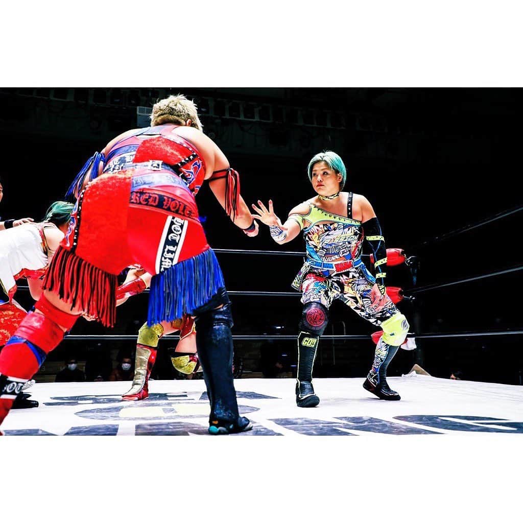 高橋奈苗のインスタグラム：「1/11 KORAKUEN HALL!  MAX VOLTAGE battle🔥  I ♡  #seadlinnng  #MAXVOLTAGE #love #シードリング #女子プロレス #プロレス」