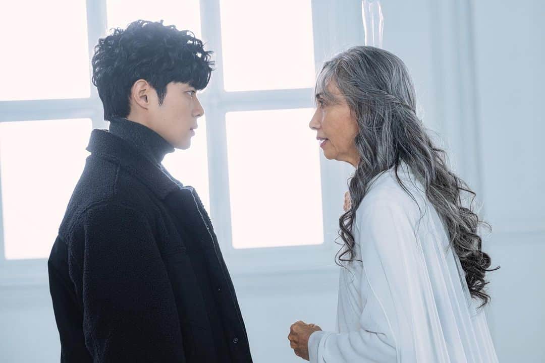 のインスタグラム：「사랑하는 위겐 선생님 내일 봐요」
