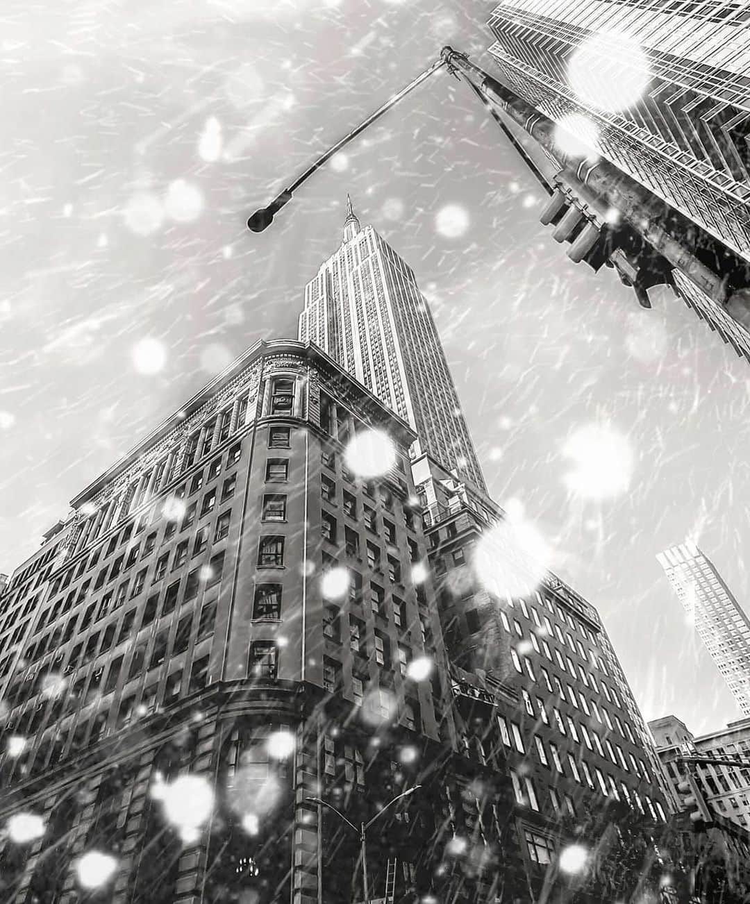 Empire State Buildingさんのインスタグラム写真 - (Empire State BuildingInstagram)「Winter wishes ❄️ ⠀⠀⠀⠀⠀⠀⠀⠀⠀ 📷: @photofervor #EmpireStateBuilding」1月16日 1時31分 - empirestatebldg