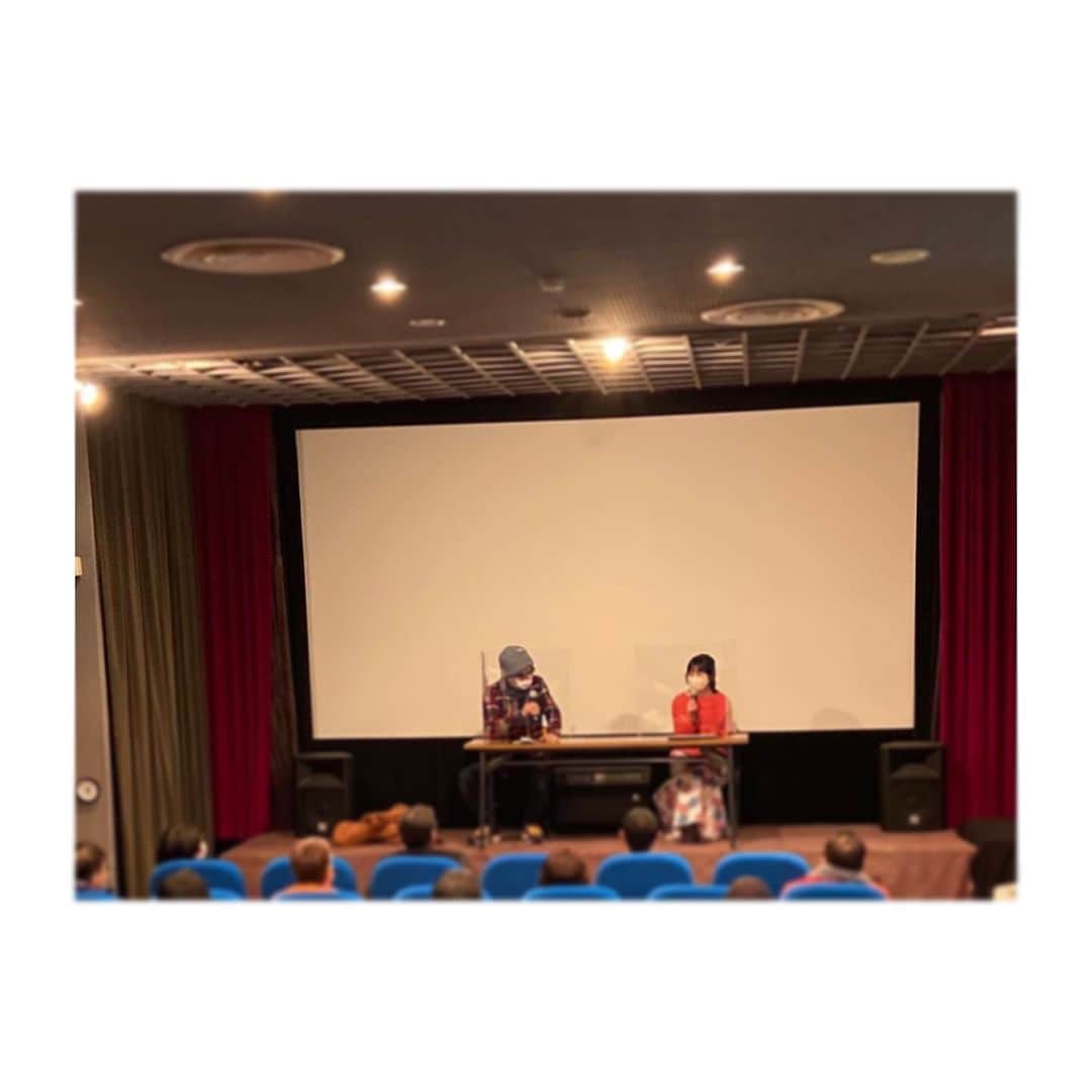 Negiccoのインスタグラム：「﻿ Negiccoライブ映像の上映会、﻿ 新潟県内の方限定に、﻿ 変更させていただきました。﻿ 新潟県外のみなさん、﻿ 大変申し訳ございません。﻿ 本当に申し訳ございません。﻿ ﻿ 1/14,1/15は、﻿ Nao☆の舞台挨拶でした。﻿ ﻿ 会場は、﻿ 新潟・市民映画館 シネ・ウインドさん。﻿ 映画館もどこも大変な状況と聞きます。﻿ たくさんの方に足を運んで欲しい﻿ 場所の1つです。﻿ ﻿ 上映会の会場で、﻿ 『NEGi FES 2020 ステッカー』﻿ を販売しています。﻿ Nao☆が、﻿ RINGOMUSUMEさんと、﻿ RYUTistさん、﻿ Negiccoのイラスト書いています。﻿ 会場にお越しの方で、﻿ まだお持ちでない方、﻿ この機会に是非！﻿ ﻿ ﻿ ﻿ ﻿ そして、﻿ SHOPやオンラインで、﻿ いろいろグッズ買ってくれると、﻿ うれしくてありがたいです。﻿ ﻿ 一日も早く、﻿ 元通りの、﻿ あたりまえの、﻿ 普通の生活が戻りますように。﻿ ﻿ #Negicco﻿ ﻿ ﻿ ﻿ ﻿ ﻿ ﻿ ﻿」