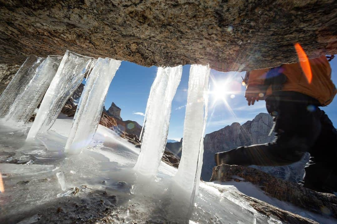 Cory Richardsのインスタグラム：「Sometimes, you just straight up blow it. Your timing is off. your framing is off. You didn't drink enough @alpinestartfoods coffee...whatever. There are millions of blown frames that were well intentioned, but just didn't work out. This is a clear example. I can see where my head was at...where I was creatively thinking...but instead my execution was a distorted, blurry, headless @ladzinksi and a completely unusable frame...aside from on #fuckupfriday」