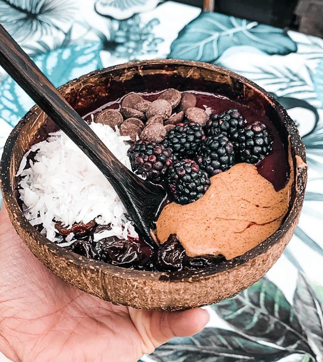 Vitamix Global Headquarters Real foodさんのインスタグラム写真 - (Vitamix Global Headquarters Real foodInstagram)「Yeah yeah, you scream, we scream, ice cream, blah blah blah - BUT THIS! 😍 This Chocolate Cherry Nice Cream has every reason in the world to shout about! Get this recipe below👇 • 📸 + recipe by: @cullenggriffin @alyssaagriffin  • Chocolate Cherry Nice Cream🍒 1/3 cup frozen cherries 1/3 cup frozen blueberries 1/2 cup almond milk 1 scoop Chocolate Protein powder (pea protein)  Toppings  Dried cherries Blackberries Shredded coconut Dark chocolate pieces  Sea Salt (minimal) •」1月16日 1時35分 - vitamix