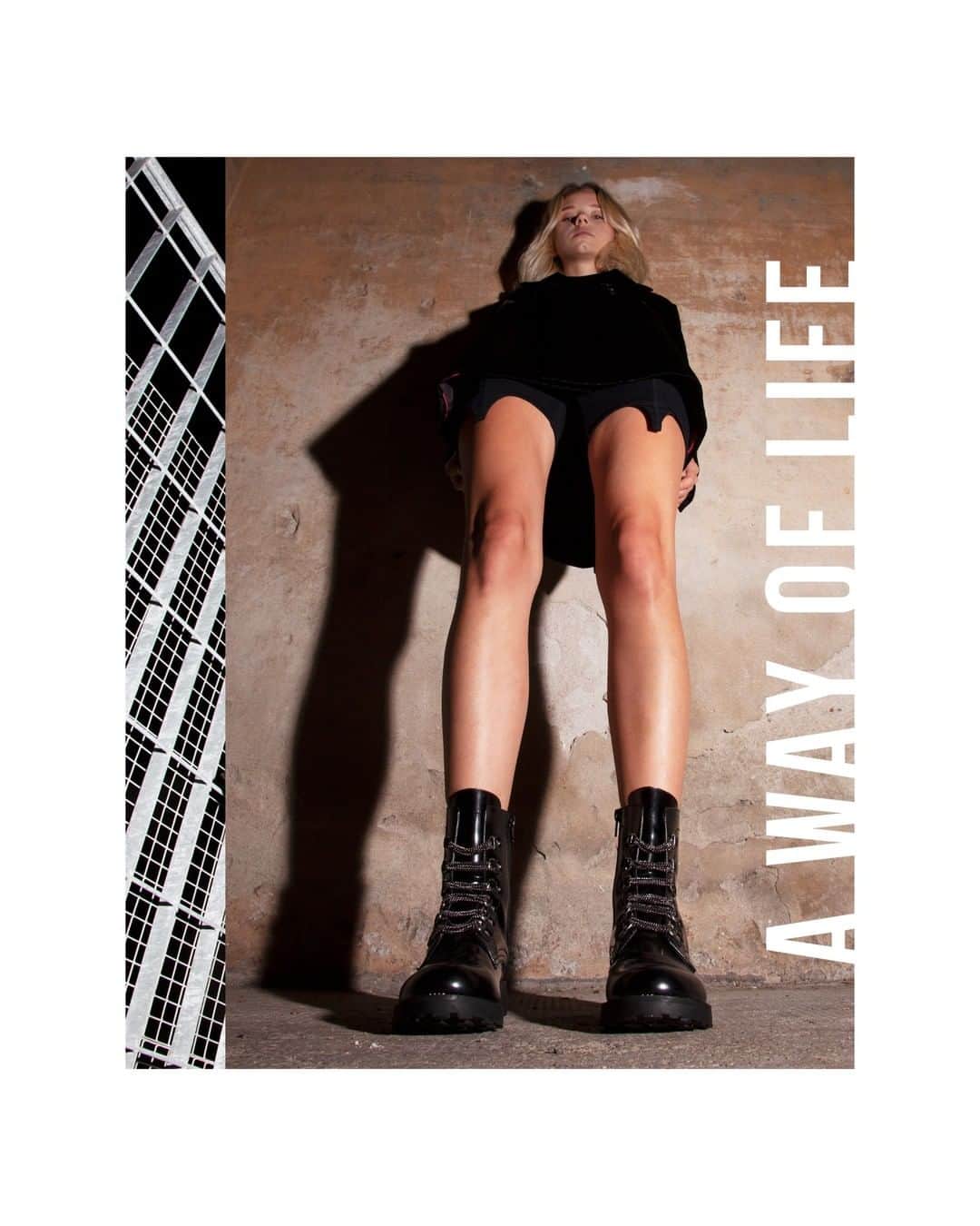さんのインスタグラム写真 - (Instagram)「Punk-rock is a way of life! Choose your favorite shoes in our shop.  Punk-rock è uno stile di vita! Scegli le tue calzature preferite nel nostro shop online.  #cultofficial #FW2021 #cult #newcollection #shoes #boots #womenstyle #scarpedonna #shoesaddict #shoestagram」1月16日 2時00分 - cultofficial1987