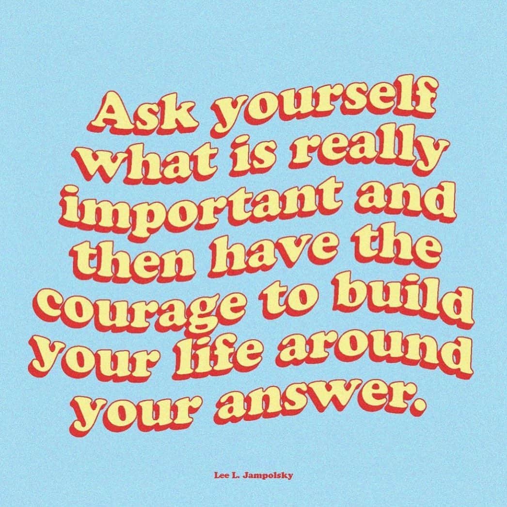 ダニジョーのインスタグラム：「TO THE COURAGEOUS ONES 💘💖💞 inspiration via @quotesbychristie」