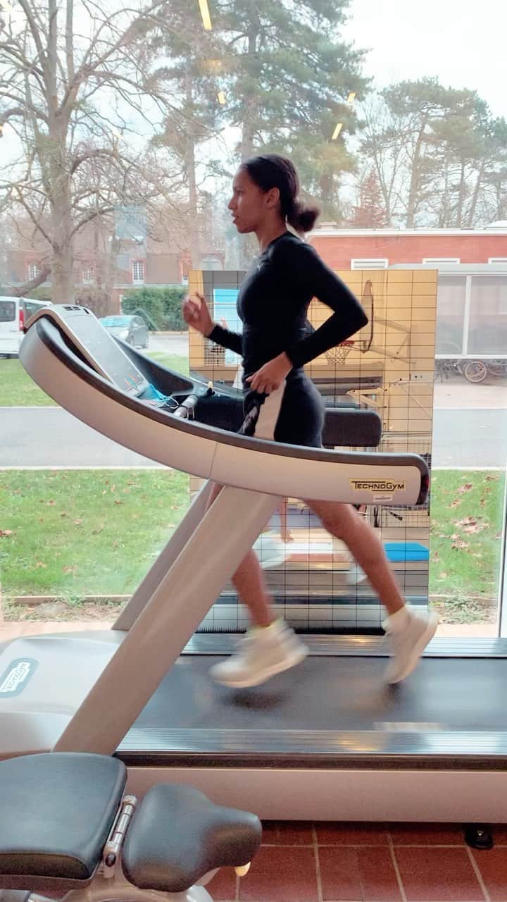 ファニー・ペルティエのインスタグラム：「ENFIN 🥳 j’attendais ce moment avec impatience. Je savoure chaque étape passée. Reprise du footing ✅  @puma @pumaperformance   #running #footing #staymotivated #staypositive #daybyday」