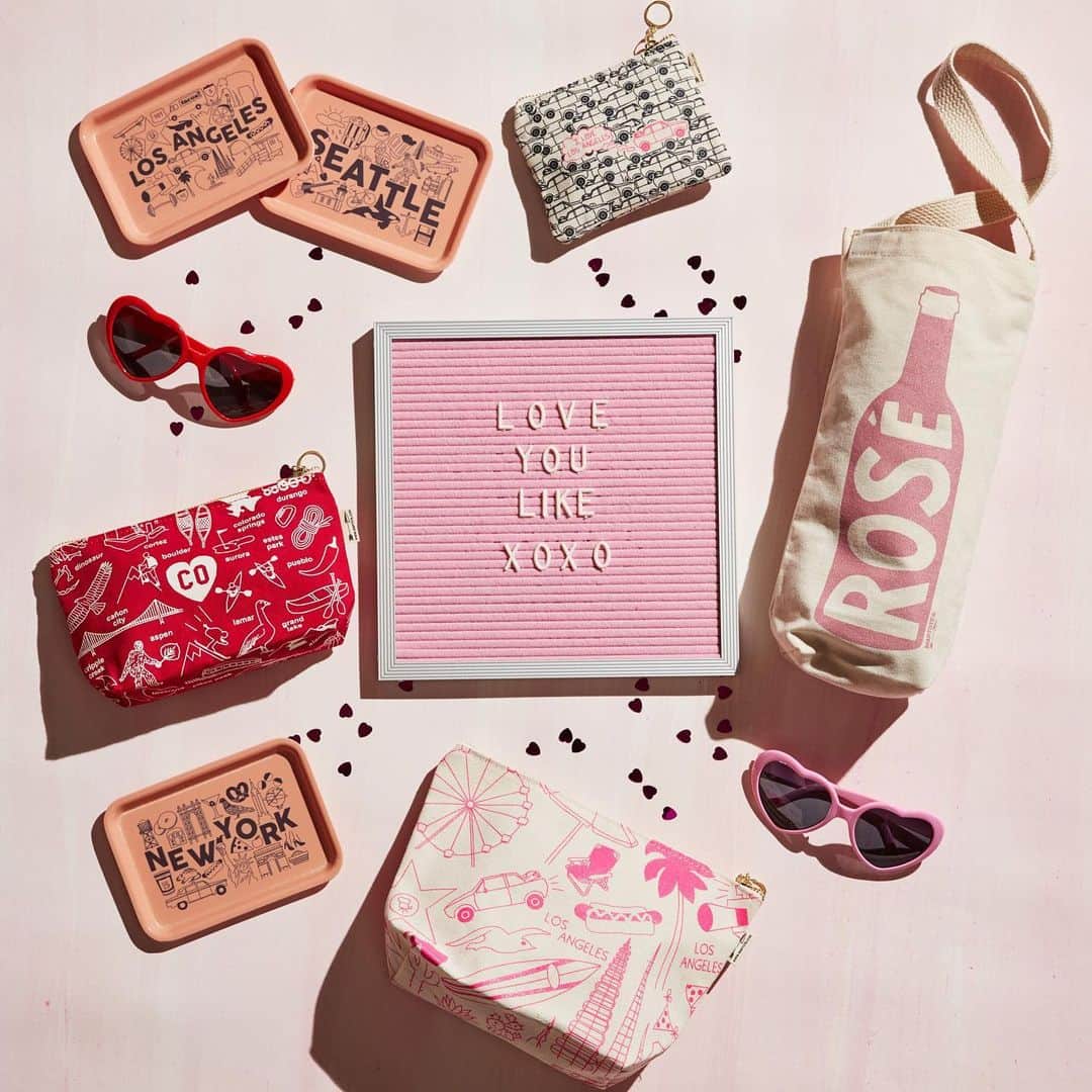のインスタグラム：「⁠⠀ Shop Small and Win Big with lots of savings! ⁠⠀ We have joined together with 50+ small shops to participate in a 24 hour sale. Every shop uses one universal coupon code that grants access to every shop participating! This sale begins January 15th at 12PM EST and ends January 16th at 12PM EST. The universal discount code is SSMSLOVE⁠⠀ Enjoy 20% OFF MAPTOTE + Free Shipping!⁠⠀ ⁠⠀ Who? 50 small shops⁠⠀ What? A discount code⁠: SSMSLOVE⁠⠀ Where? Follow @smallshopsmightysale to find more deals⁠⠀ When? NOW⁠⠀ Why? Alone we are a small shop but together we are one mighty sale⁠⠀」