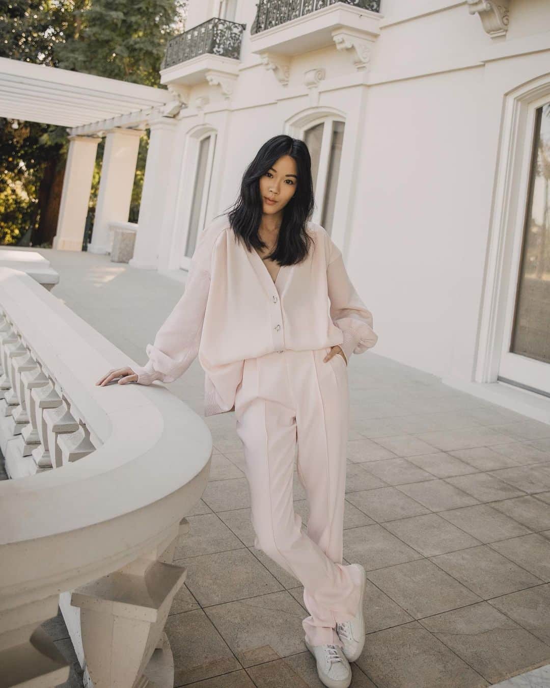 アディアムのインスタグラム：「Powder Pink Hues. Jenny Tsang of @Tsangtastic wears our Poppy Cardigan and Dahlia Pant for a monochromatic look.」