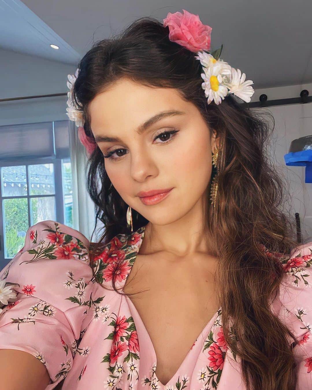 Always With Selenaのインスタグラム：「Describe DE UNA VEZ in one word!」
