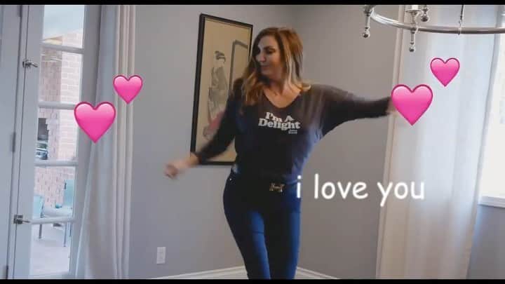 ヘザー・マクドナルドのインスタグラム：「An inspirational dance for you. You’re all delights, because you listen to Juicy Scoop. Xoxo」