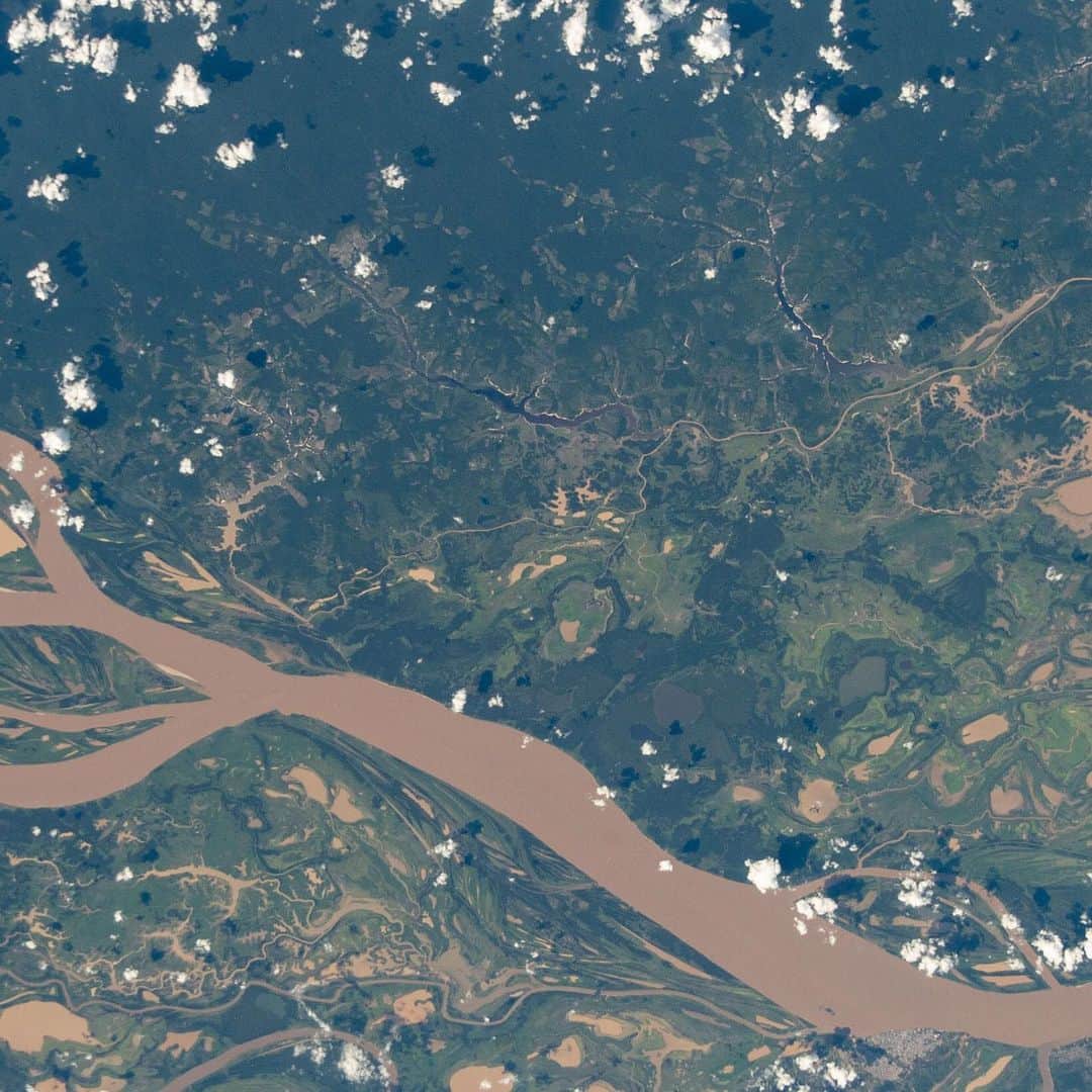 国際宇宙ステーションさんのインスタグラム写真 - (国際宇宙ステーションInstagram)「The Amazon River is pictured from the International Space Station as it orbited 260 miles above Brazil in South America. #nasa #earth #south #america #brazil #amazon #river #international #space #station」1月16日 2時03分 - iss