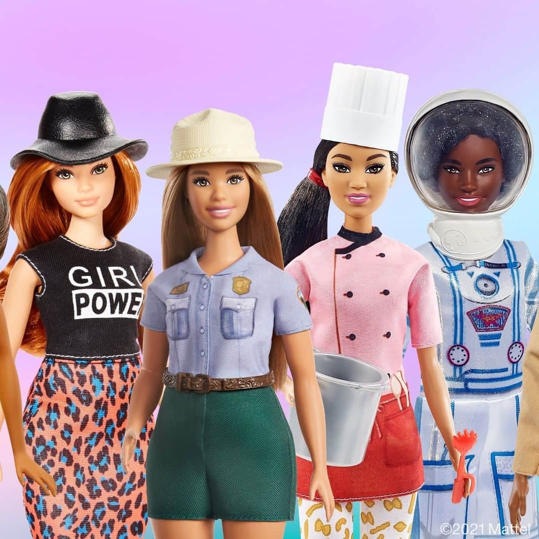 バービーさんのインスタグラム写真 - (バービーInstagram)「In this world, there are so many different hats you can wear! From Pilot to Pastry Chef, and Firefighter to Fashionista, #Barbie reminds kids that the possibilities are endless. #NationalHatDay」1月16日 2時07分 - barbie