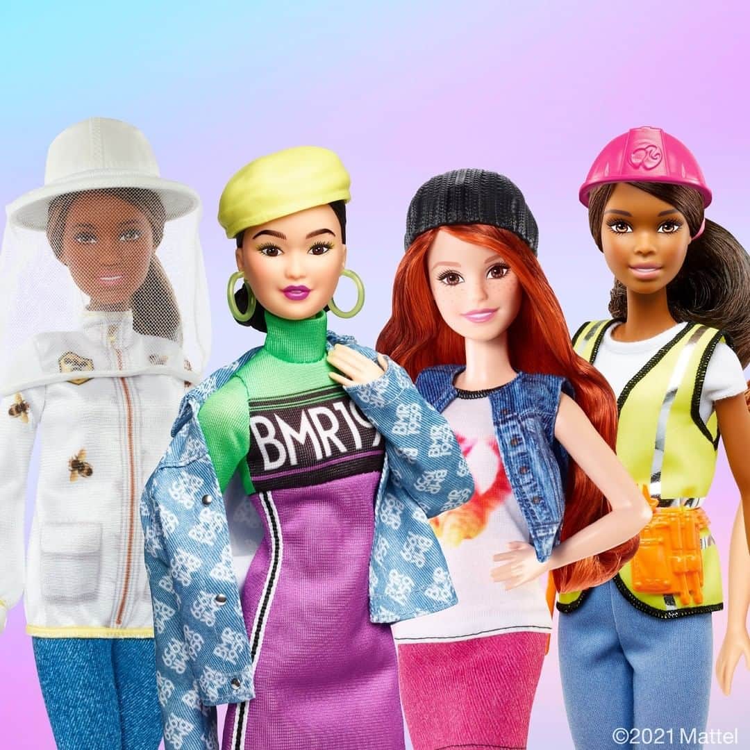 バービーのインスタグラム：「In this world, there are so many different hats you can wear! From Pilot to Pastry Chef, and Firefighter to Fashionista, #Barbie reminds kids that the possibilities are endless. #NationalHatDay」