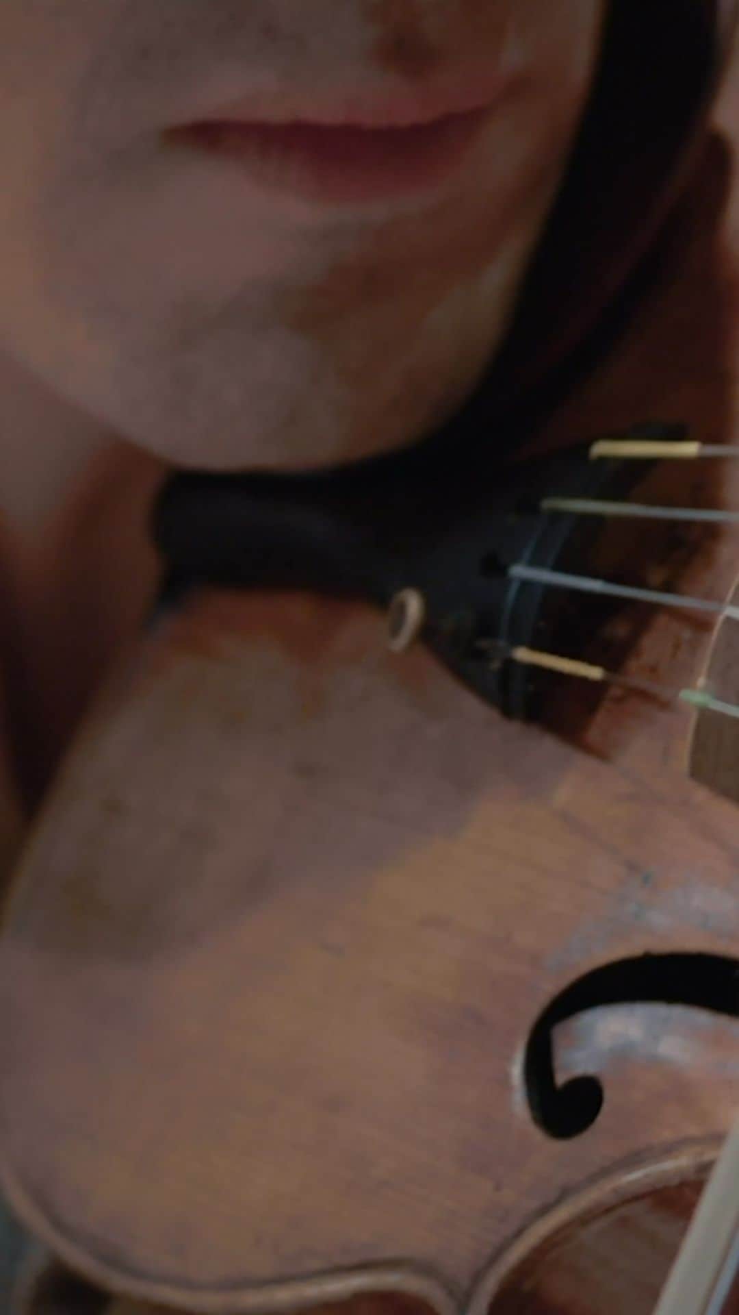 ロールス・ロイスのインスタグラム：「How does a classically-trained musician define 'Inspiring Greatness'?  Learn the answer in Episode 12 of our #InspiringGreatness series, featuring world-class violinist, Charlie Siem.  Watch all available episodes now; link in bio.」