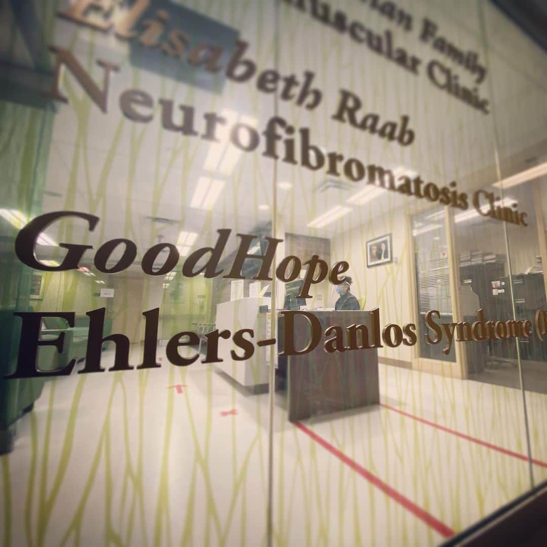 サイモンとマルティナさんのインスタグラム写真 - (サイモンとマルティナInstagram)「Martina here! This week was my introductory appointment at the GoodHope Ehlers-Danlos Syndrome clinic 🏥 It was over 2 hours of assessment. The doctor went over my entire life medical history before starting the physical tests 😅 Afterwards the doctor confirmed and officially diagnosed me with hEDS, and the good new is that by getting this diagnosis, I’ll have access to specific doctors within the clinic that specialize and/or understand my condition. 🙏 For those of you that don’t know, I was born with Hypermobile Ehlers-Danlos syndrome. It is an inherited connective tissue disorder that is caused by defects in a protein called collagen, and bc collagen is all over your body, it pains me in many different ways 🥲🏥 My doctor in Korea and then my EDS Specialist in Japan have already confirmed my hEDS, BUT there has been a recent update made by the EDS society stating that, “Many people who were previously assigned a diagnosis of EDS-III, EDS-HT, or JHS will meet the criteria for hEDS; some will instead be classed as having Hypermobility Spectrum Disorders (HSD). The new criteria for hEDS are stricter now, intended for a more consistent and targeted identification, in the hopes of aiding a greater understanding of the cause(s) and course (natural history) of the disorder. “ So I was a bit worried but turns out, yup, still have hEDS 🥴📖 After that stress was over, I went off on a #buildaladder walk through the city and stopped to grab a nice warm milk tea and later on a comfort snack in K-Town. If you’ve made it this far, thanks for reading my essay 😂」1月16日 2時18分 - eatyourkimchi
