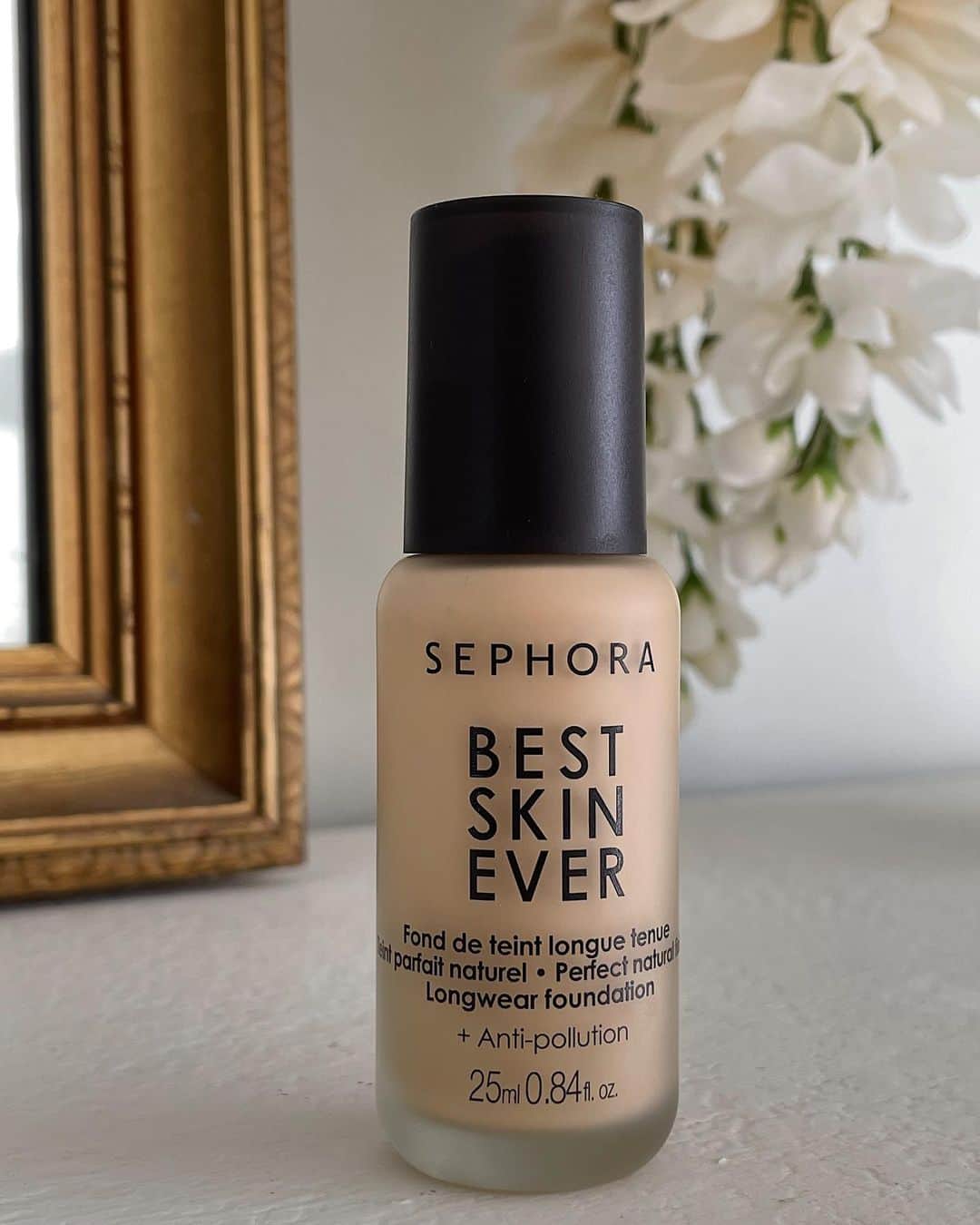Kelsey Simoneさんのインスタグラム写真 - (Kelsey SimoneInstagram)「Living in my best skin ever, with the Best Skin Ever foundation from @sc It has hydrating agents like hyaluronic acid and anti-pollution with algae extract, and it’s only $20! Love the sleek bottle which is made from 30% recycled glass.. doing good for the earth and your skin! #sephoracollection #BeautyUncomplicated #ad」1月16日 2時15分 - k.els.e.y
