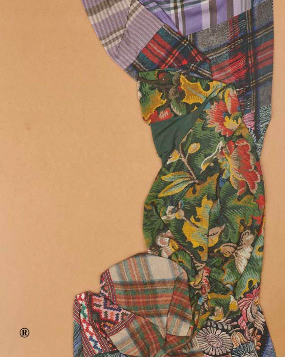 Pierre-Louis Masciaさんのインスタグラム写真 - (Pierre-Louis MasciaInstagram)「FW20 Print #11 A dream of tartan and nature, for a romantic and contemporary allure. . #plm #pierrelouismascia #unpredictableclassic #womenswear #menswear #prints #collection #fw20」1月16日 2時22分 - pierrelouismascia