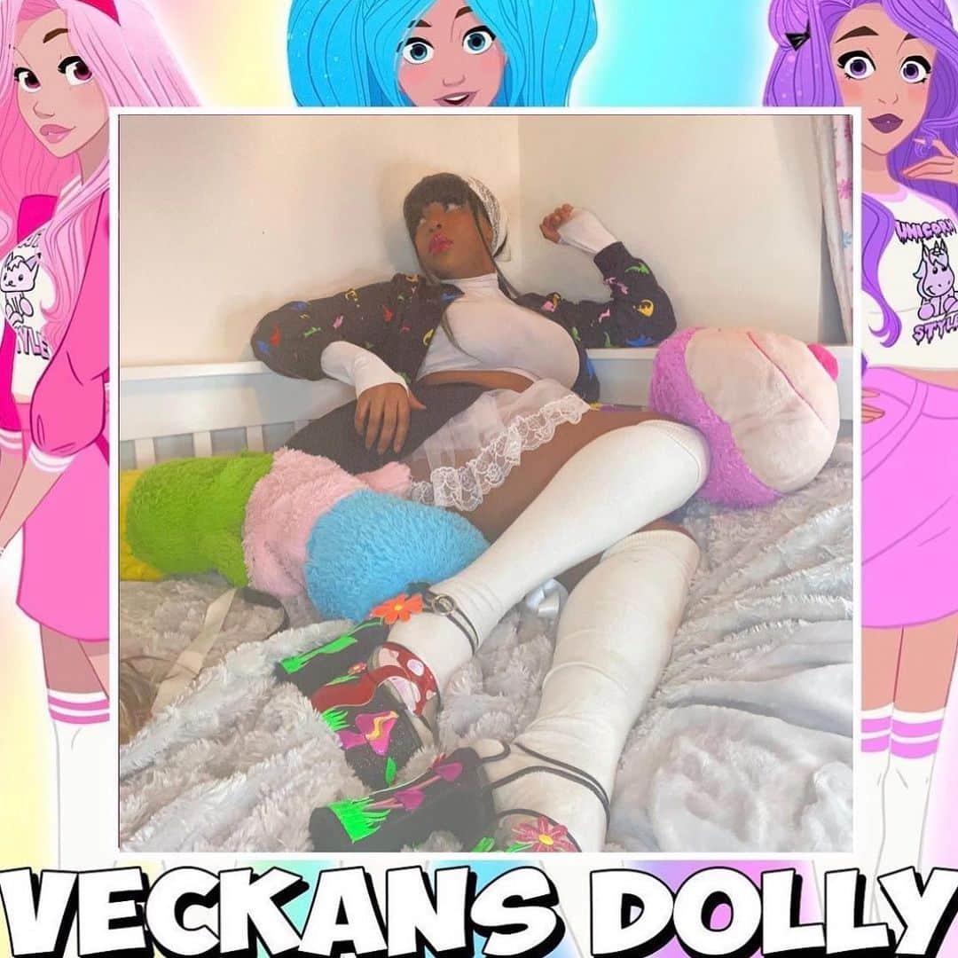 ドリー・スタイルさんのインスタグラム写真 - (ドリー・スタイルInstagram)「Veckans Dolly är: @iamddior Stort grattis! 🎉 Vill du också bli veckans Dolly? Lägg ut en bild på dig själv och tagga #dollycolorfriday, ni kan uppdatera hela veckan. Vi kollar igenom alla bilder, varje vecka. Puss & lycka till! 💗💙💜 Man behöver inte ha peruk eller Dolly Style kläder för att vara med •  [ Do you want to be the next ”Dolly of the week”? Just post a picture of you and hashtagg #dollycolorfriday, good luck! ] 💗💙💜 #dollystyle #weloveyou」1月16日 2時28分 - dollystyle