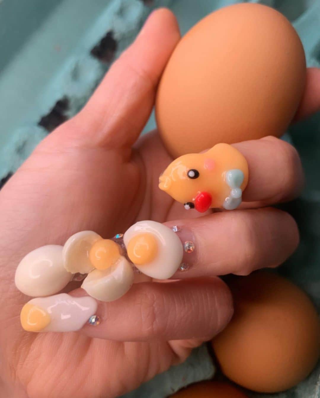 Mei Kawajiriさんのインスタグラム写真 - (Mei KawajiriInstagram)「Chicken first ? Or the egg first ? 🥚💭anyone has answer ? 🥚💫✨💭🐣🐥🍳 I have been practice #tamagoyaki (Japanese egg style )🥚🍳 now my nails are 3D Egg 🥚🍳#nailsbymei #鶏が先が卵が先か」1月16日 2時30分 - nailsbymei