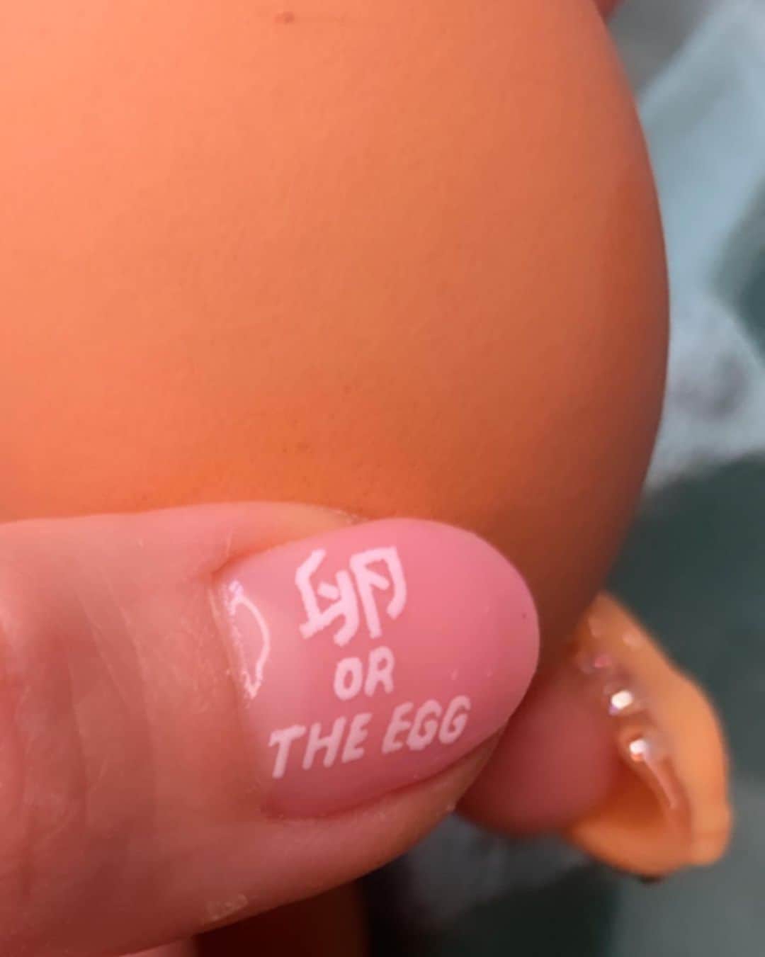 Mei Kawajiriさんのインスタグラム写真 - (Mei KawajiriInstagram)「Chicken first ? Or the egg first ? 🥚💭anyone has answer ? 🥚💫✨💭🐣🐥🍳 I have been practice #tamagoyaki (Japanese egg style )🥚🍳 now my nails are 3D Egg 🥚🍳#nailsbymei #鶏が先が卵が先か」1月16日 2時30分 - nailsbymei