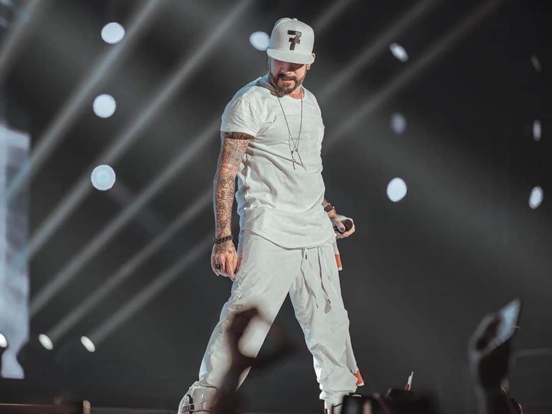A.J.のインスタグラム：「Man, can’t wait to get on stage again! Until then, I’ll be looking through old tour photos. #DNAWorldTour 📸 by @shaggs」