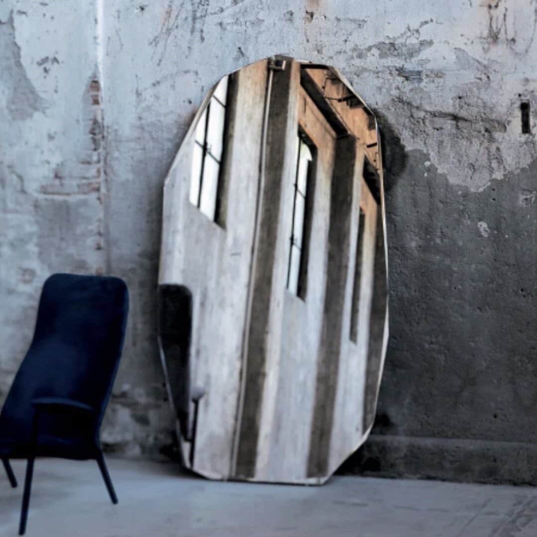 レクレルールのインスタグラム：「@pierolissoni X @glasitalia  KOOH-I-NOOR is a precious standing mirror designed by Piero Lissoni — irregularly shaped with a faceted perimeter and special chamfering with variable depths and inclinations. Handcrafted in Italy and available at Leclaireur, 10 rue Boissy d'Anglas, Paris 🇫🇷  #Leclaireur #conceptstore #pierolissoni #glassfurniture #mirrors #interiordesign #homedecor」